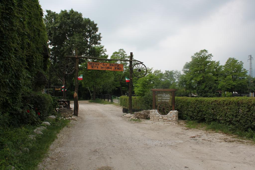 Agriturismo Al Ranch Castello d'Aviano Bagian luar foto