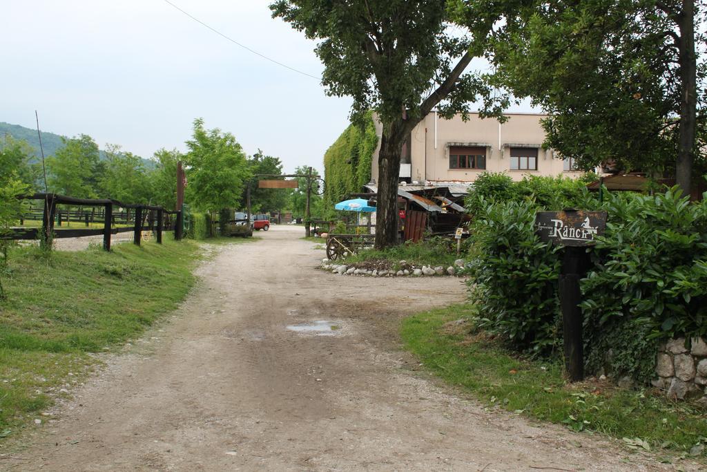 Agriturismo Al Ranch Castello d'Aviano Bagian luar foto